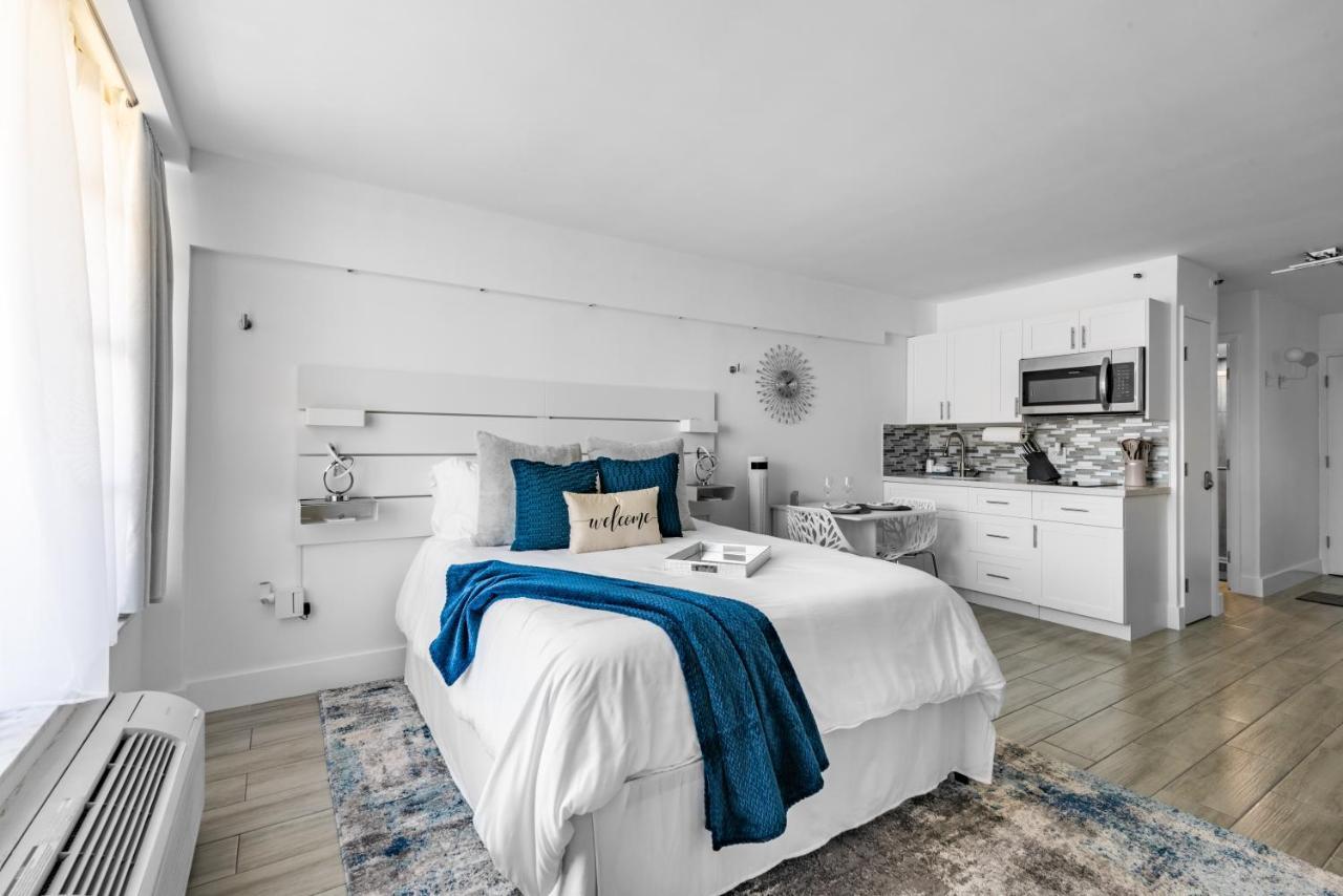 شقة Newly Renovated Oceanfront Studio W/ Balcony - دايتونا بيتش المظهر الخارجي الصورة