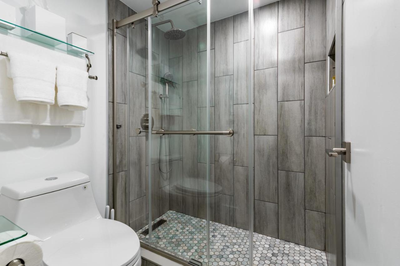 شقة Newly Renovated Oceanfront Studio W/ Balcony - دايتونا بيتش المظهر الخارجي الصورة