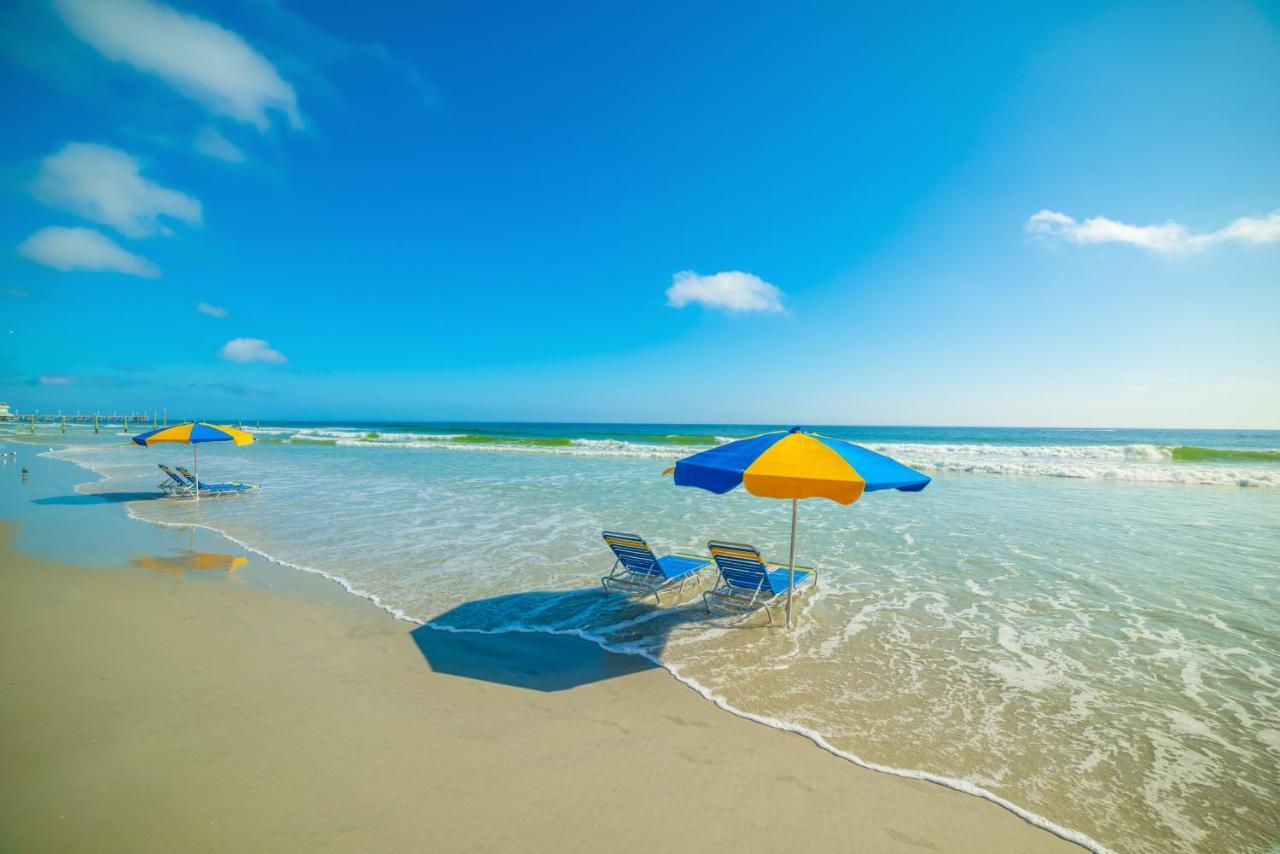 شقة Newly Renovated Oceanfront Studio W/ Balcony - دايتونا بيتش المظهر الخارجي الصورة
